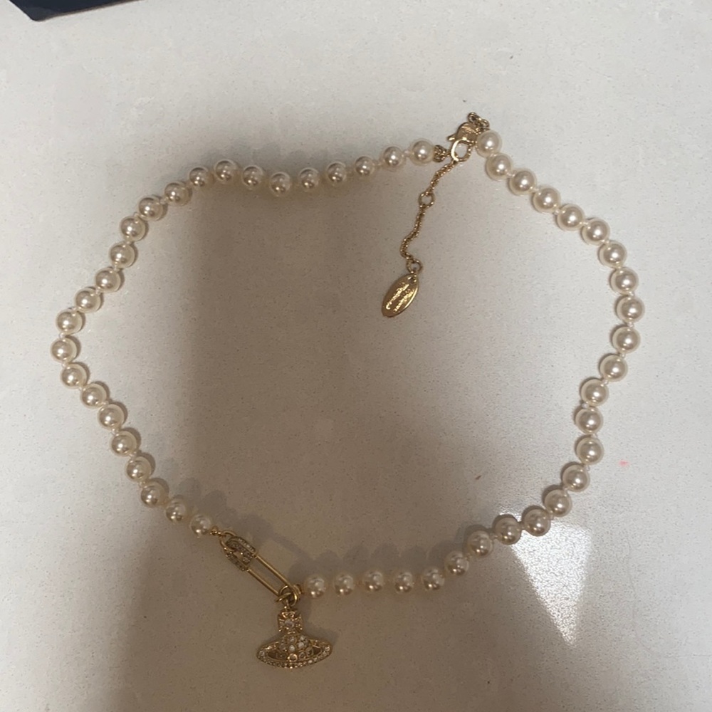 New, never worn Vivianne Westwood pearl necklace.